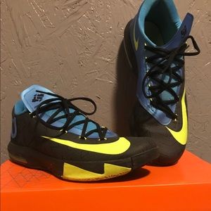 KD VI    Black/Volt Blue-Drk Grey